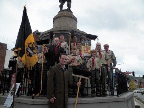 Mayor Ravenstahl with Troop 73 and Andy Masich, who adopted one of the first Redd Up Zones in Lawrenceville. Photo from the servePGH website.